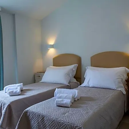 לינה וארוחת בוקר Borgo Marinaro 3*